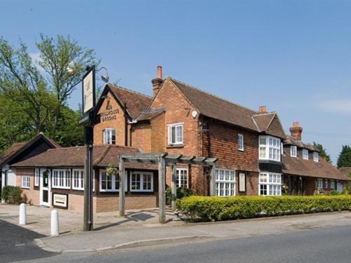 ホテル The Percy Arms ギルフォード エクステリア 写真