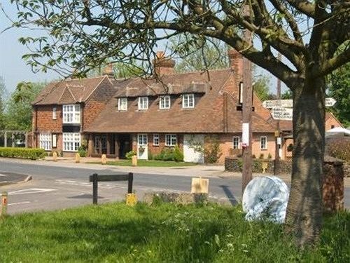 ホテル The Percy Arms ギルフォード エクステリア 写真